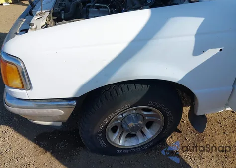 1994 Ford Ranger z USA, uszkodzony, nr VIN 1FTCR10A0RPB22332